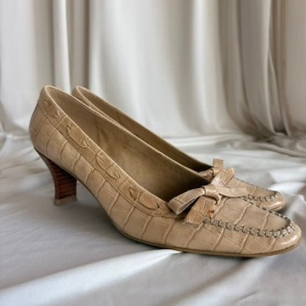 Stuart Weitzman Beige Croc Kitten Heel - Ribbon Bow, Narrow 7